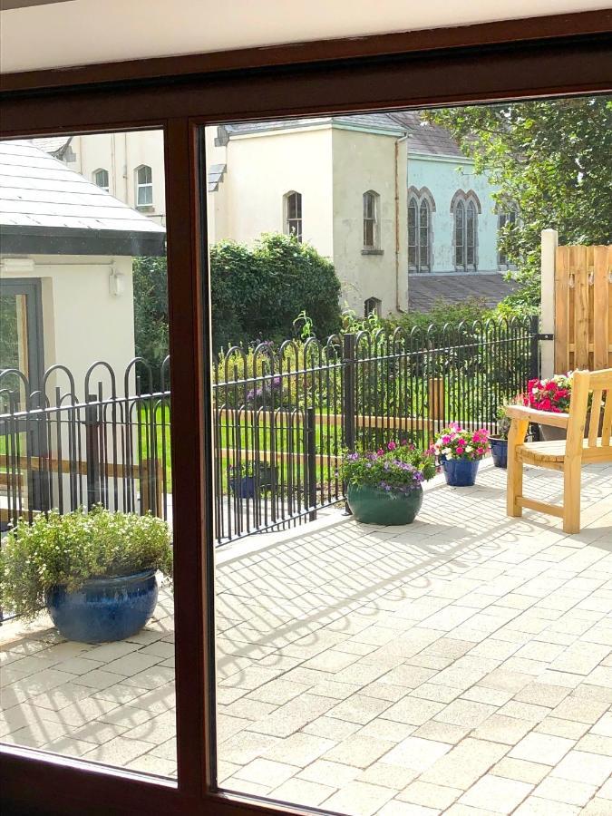 Dingle Garden Townhouse Bed & Breakfast エクステリア 写真 The garden of the former home of the 11th Duke of Grafton
