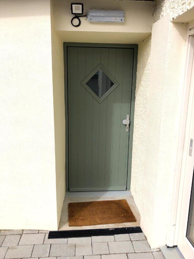 Dingle Garden Townhouse Bed & Breakfast エクステリア 写真 A composite door