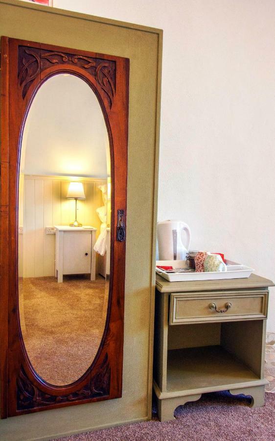 Dingle Garden Townhouse Bed & Breakfast エクステリア 写真 A room at the hotel